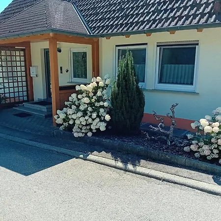 Tatil Evi Beim Wildenstein, 90qm Leibertingen